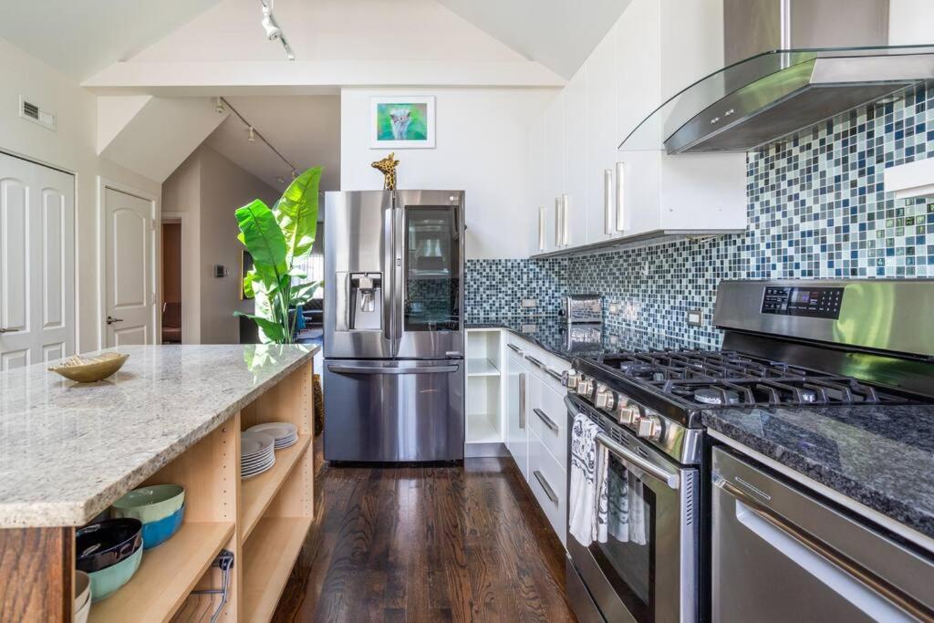 Duplex 3 Bed 2 Bat Steps From Lincoln Square *