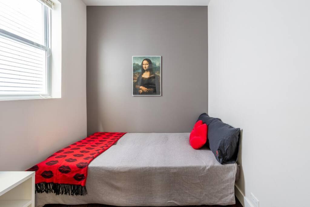 Duplex 3 Bed 2 Bat Steps From Lincoln Square
