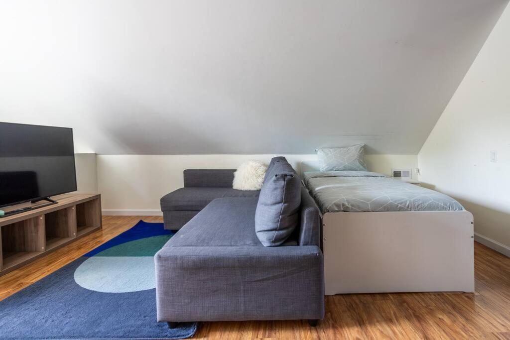 Apartment Duplex 3 Bed 2 Bat Steps From Lincoln Square
